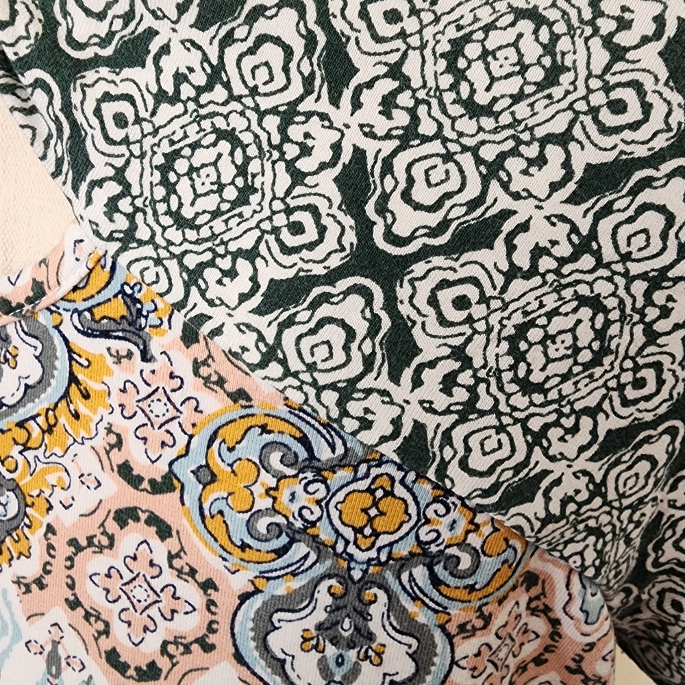 Patterned keyhole back tee. Medium. - Picture 7 of 9